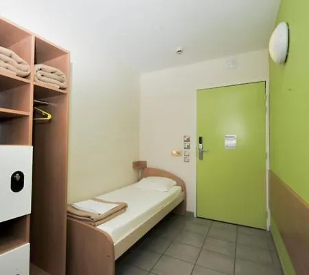 Auberge De Jeunesse Rochefort