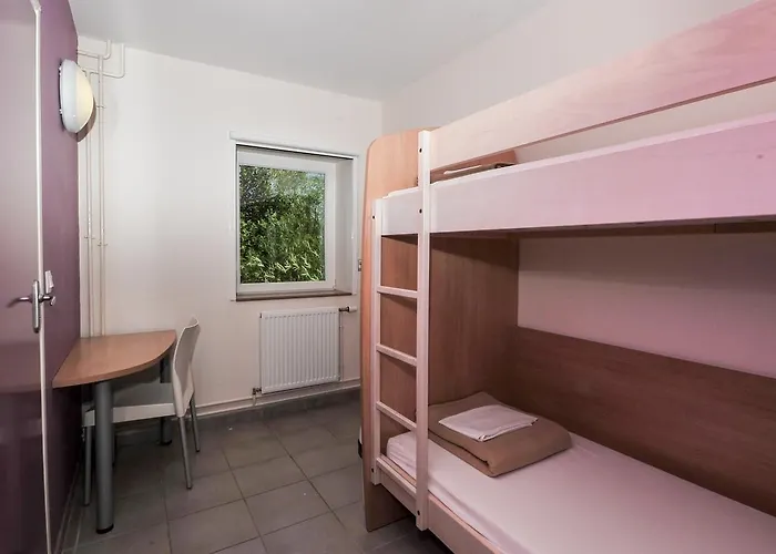 Auberge De Jeunesse Rochefort Hostel